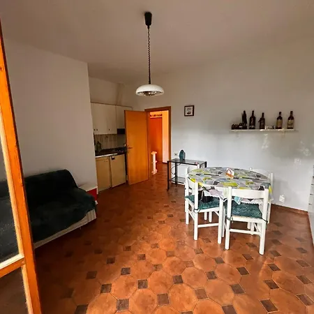 Con Giardino E Posto Auto Apartment